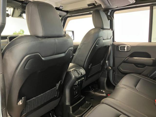 ジープ・ラングラーアンリミテッド サハラ ローンチエディション 認定中古車保証 4WD LEDヘッドライト フロントフォグ 純正ナビ ETC2.0 バックカメラ フロントカメラ レザーシート シートヒーター ステアリングヒーター オートエアコン ターボエンジン(24枚目)