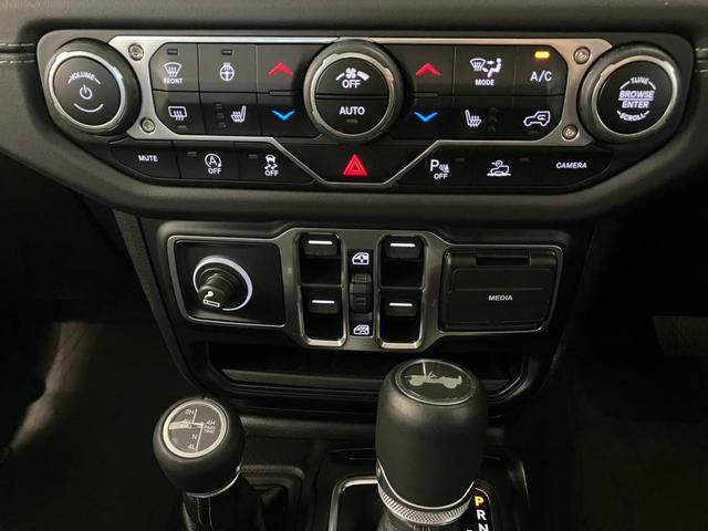 ジープ・ラングラーアンリミテッド サハラ ローンチエディション 認定中古車保証 4WD LEDヘッドライト フロントフォグ 純正ナビ ETC2.0 バックカメラ フロントカメラ レザーシート シートヒーター ステアリングヒーター オートエアコン ターボエンジン(32枚目)