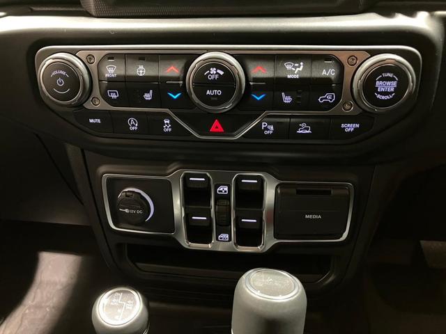 ジープ・ラングラーアンリミテッド サハラ 認定中古車保証 4WD LEDヘッドライト フロントフォグ リアフォグ 純正ナビ ETC2.0 バックカメラ フロントカメラ アダプティブクルーズコントロール アップルカープレイ アンドロイドオート(32枚目)