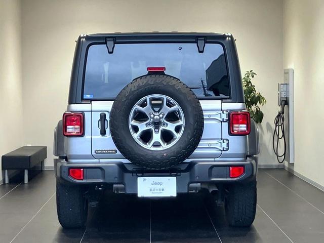 ジープ・ラングラーアンリミテッド フリーダムエディション 認定中古車保証 4WD ターボエンジン ファブリックシート バックカメラ サイドカメラ フロントカメラ ETC 純正アルミホイール オートエアコン アダプティブクルーズコントロール アップルカープレイ(8枚目)