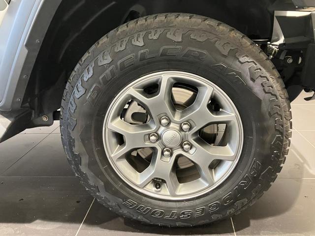 ジープ・ラングラーアンリミテッド フリーダムエディション 認定中古車保証 4WD ターボエンジン ファブリックシート バックカメラ サイドカメラ フロントカメラ ETC 純正アルミホイール オートエアコン アダプティブクルーズコントロール アップルカープレイ(12枚目)