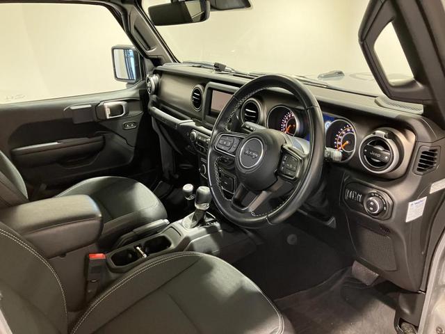 ジープ・ラングラーアンリミテッド フリーダムエディション 認定中古車保証 4WD ターボエンジン ファブリックシート バックカメラ サイドカメラ フロントカメラ ETC 純正アルミホイール オートエアコン アダプティブクルーズコントロール アップルカープレイ(15枚目)