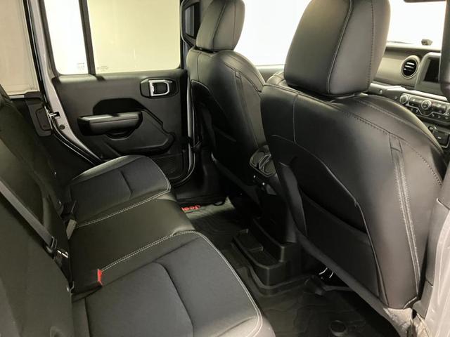ジープ・ラングラーアンリミテッド フリーダムエディション 認定中古車保証 4WD ターボエンジン ファブリックシート バックカメラ サイドカメラ フロントカメラ ETC 純正アルミホイール オートエアコン アダプティブクルーズコントロール アップルカープレイ(18枚目)