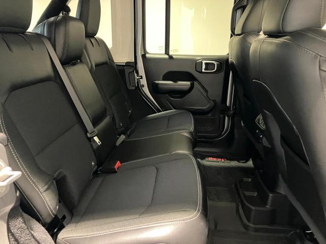 ジープ・ラングラーアンリミテッド フリーダムエディション 認定中古車保証 4WD ターボエンジン ファブリックシート バックカメラ サイドカメラ フロントカメラ ETC 純正アルミホイール オートエアコン アダプティブクルーズコントロール アップルカープレイ(19枚目)