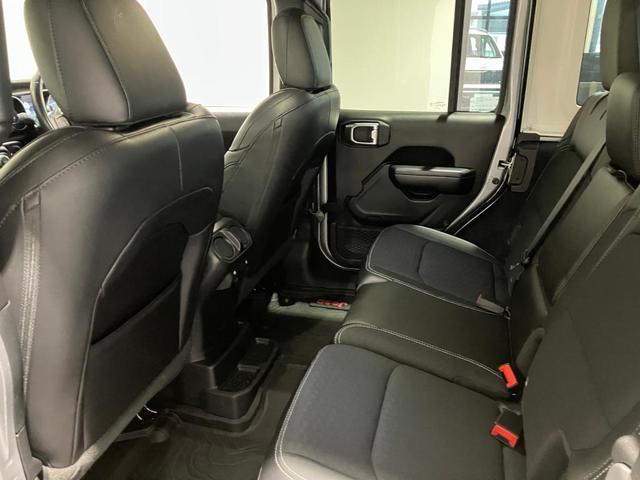 ジープ・ラングラーアンリミテッド フリーダムエディション 認定中古車保証 4WD ターボエンジン ファブリックシート バックカメラ サイドカメラ フロントカメラ ETC 純正アルミホイール オートエアコン アダプティブクルーズコントロール アップルカープレイ(24枚目)