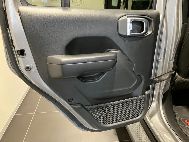 ジープ・ラングラーアンリミテッド フリーダムエディション 認定中古車保証 4WD ターボエンジン ファブリックシート バックカメラ サイドカメラ フロントカメラ ETC 純正アルミホイール オートエアコン アダプティブクルーズコントロール アップルカープレイ(26枚目)