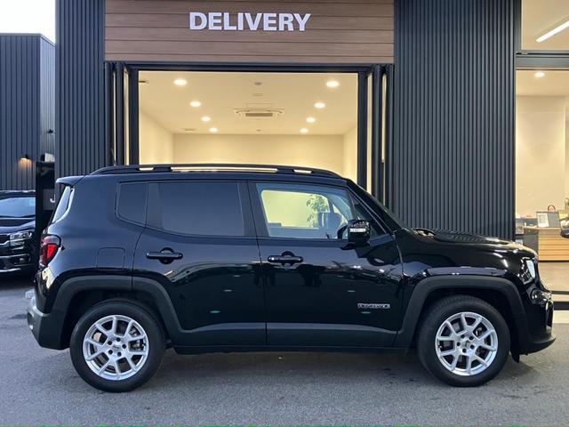 ジープ・レネゲード リミテッド　認定中古車保証付　整備付　純正ナビゲーションシステム　ＡｐｐｌｅＣａｒｐｌａｙ　バックカメラ　レザーシート　シートヒーター　ステアリングヒーター　アダプティブクルーズコントロール　ＥＴＣ（7枚目）