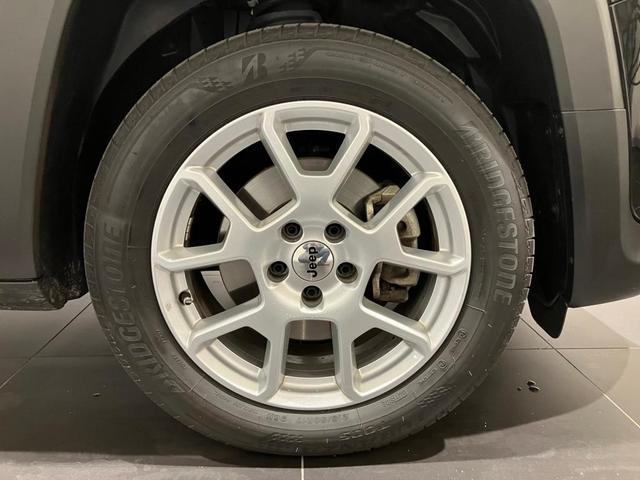 ジープ・レネゲード リミテッド　認定中古車保証付　整備付　純正ナビゲーションシステム　ＡｐｐｌｅＣａｒｐｌａｙ　バックカメラ　レザーシート　シートヒーター　ステアリングヒーター　アダプティブクルーズコントロール　ＥＴＣ（10枚目）