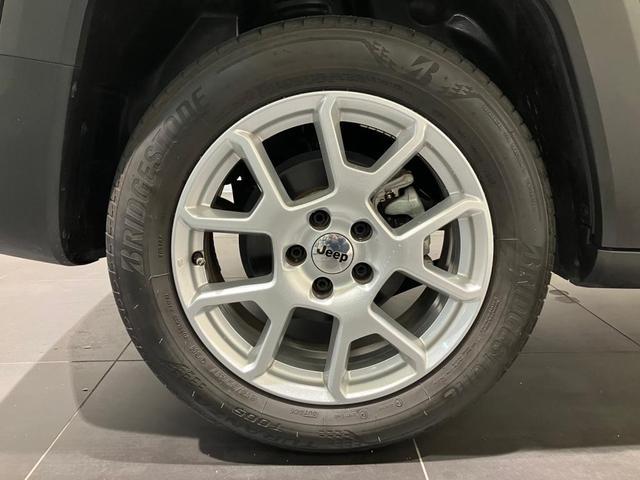 ジープ・レネゲード リミテッド　認定中古車保証付　整備付　純正ナビゲーションシステム　ＡｐｐｌｅＣａｒｐｌａｙ　バックカメラ　レザーシート　シートヒーター　ステアリングヒーター　アダプティブクルーズコントロール　ＥＴＣ（11枚目）