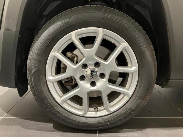 ジープ・レネゲード リミテッド　認定中古車保証付　整備付　純正ナビゲーションシステム　ＡｐｐｌｅＣａｒｐｌａｙ　バックカメラ　レザーシート　シートヒーター　ステアリングヒーター　アダプティブクルーズコントロール　ＥＴＣ（13枚目）