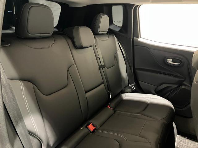 ジープ・レネゲード リミテッド　認定中古車保証付　整備付　純正ナビゲーションシステム　ＡｐｐｌｅＣａｒｐｌａｙ　バックカメラ　レザーシート　シートヒーター　ステアリングヒーター　アダプティブクルーズコントロール　ＥＴＣ（19枚目）