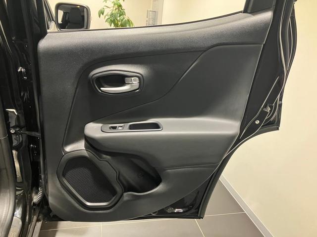 ジープ・レネゲード リミテッド　認定中古車保証付　整備付　純正ナビゲーションシステム　ＡｐｐｌｅＣａｒｐｌａｙ　バックカメラ　レザーシート　シートヒーター　ステアリングヒーター　アダプティブクルーズコントロール　ＥＴＣ（20枚目）