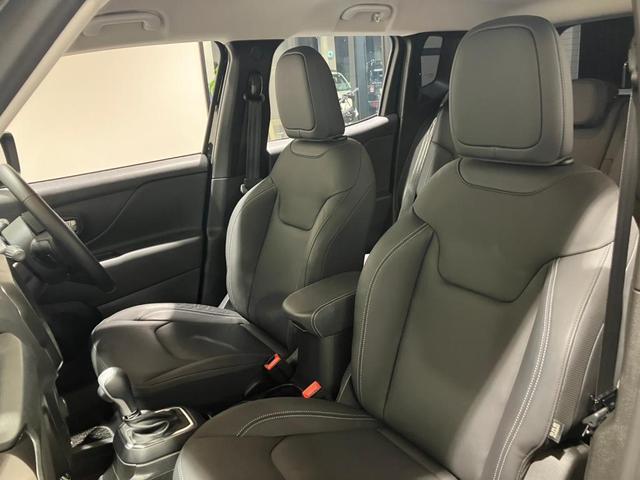 ジープ・レネゲード リミテッド　認定中古車保証付　整備付　純正ナビゲーションシステム　ＡｐｐｌｅＣａｒｐｌａｙ　バックカメラ　レザーシート　シートヒーター　ステアリングヒーター　アダプティブクルーズコントロール　ＥＴＣ（22枚目）