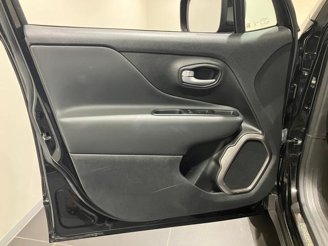 ジープ・レネゲード リミテッド　認定中古車保証付　整備付　純正ナビゲーションシステム　ＡｐｐｌｅＣａｒｐｌａｙ　バックカメラ　レザーシート　シートヒーター　ステアリングヒーター　アダプティブクルーズコントロール　ＥＴＣ（23枚目）
