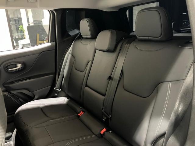 ジープ・レネゲード リミテッド　認定中古車保証付　整備付　純正ナビゲーションシステム　ＡｐｐｌｅＣａｒｐｌａｙ　バックカメラ　レザーシート　シートヒーター　ステアリングヒーター　アダプティブクルーズコントロール　ＥＴＣ（25枚目）