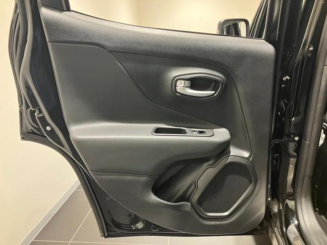 ジープ・レネゲード リミテッド　認定中古車保証付　整備付　純正ナビゲーションシステム　ＡｐｐｌｅＣａｒｐｌａｙ　バックカメラ　レザーシート　シートヒーター　ステアリングヒーター　アダプティブクルーズコントロール　ＥＴＣ（26枚目）