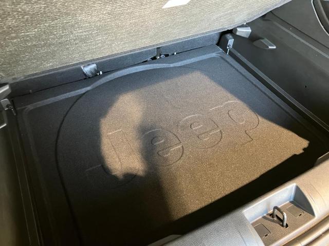 パンク修理キッドが装備されておりますので、緊急の際にすぐに対応出来ます。ＳＵＶならではの装備です