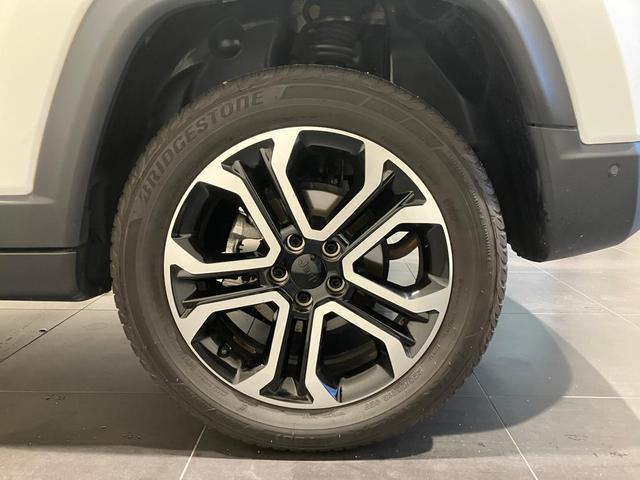 ジープ・コンパス リミテッド　認定中古車保証　ＬＥＤヘッドライト　フロントフォグ　リアフォグ　オートヘッドライト　純正ナビ　ＥＴＣ２．０　バックカメラ　サイドカメラ　フロントカメラ　４ＷＤ　パワーリフトゲート　アイドリングストップ（12枚目）