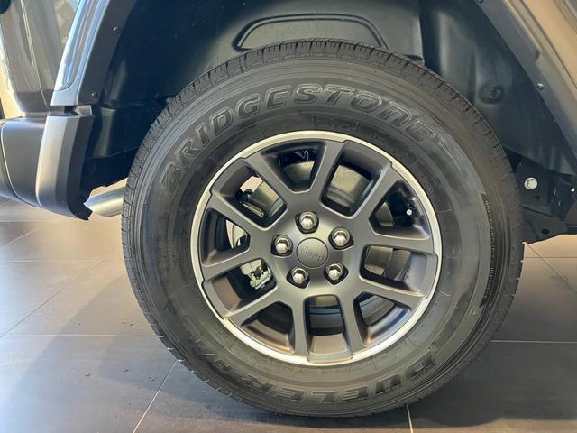 �W�O�����A�j�o�[�T���[�p�W�[�v�����A���~�z�C�[��