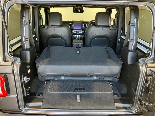 ジープ・ラングラー ８０ｔｈアニバーサリーエディション　認定中古車保証　ＬＥＤヘッドライト　フロントフォグ　リアフォグ　オートヘッドライト　純正ナビ　ＥＴＣ２．０　バックカメラ　サイドカメラ　フロントカメラ　レザーシート　シートヒーター（26枚目）
