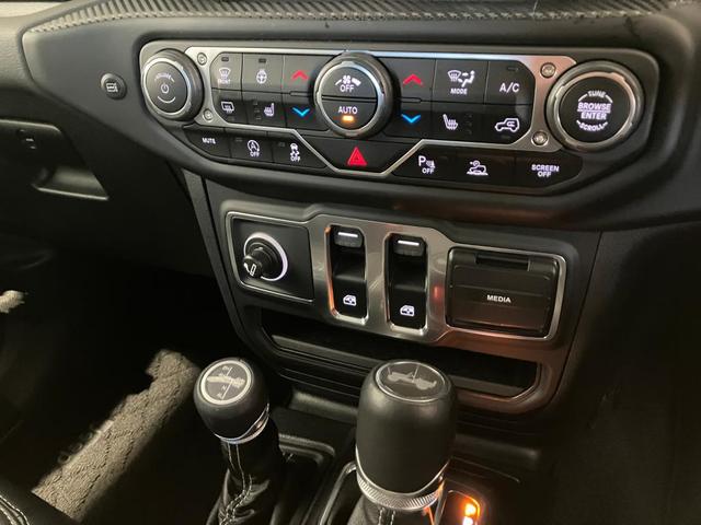 ジープ・ラングラー ８０ｔｈアニバーサリーエディション　認定中古車保証　ＬＥＤヘッドライト　フロントフォグ　リアフォグ　オートヘッドライト　純正ナビ　ＥＴＣ２．０　バックカメラ　サイドカメラ　フロントカメラ　レザーシート　シートヒーター（31枚目）