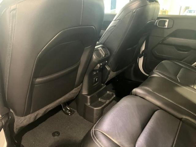 �V�[�g�\���͌�Ȃ̕�������Ղ��l�ɍ\�����A�����W����Ă���܂��B