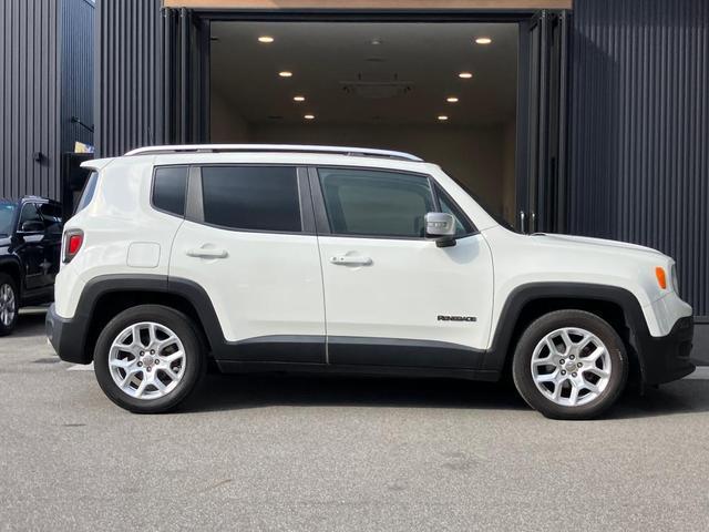 ジープ・レネゲード リミテッド　認定中古車　キセノンヘッドライト　フロントフォグ　リアフォグ　純正ナビ　バックカメラ　アダプティブクルーズコントロール　ブラインドスポットモニター　オートエアコン　オートヘッドライト（7枚目）