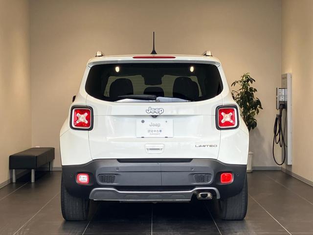 ジープ・レネゲード リミテッド　認定中古車　キセノンヘッドライト　フロントフォグ　リアフォグ　純正ナビ　バックカメラ　アダプティブクルーズコントロール　ブラインドスポットモニター　オートエアコン　オートヘッドライト（8枚目）