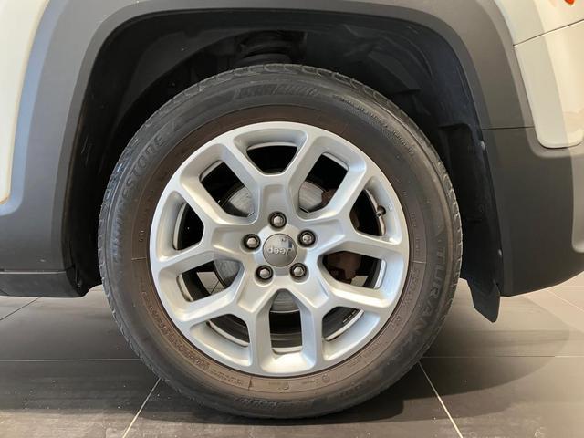 ジープ・レネゲード リミテッド　認定中古車　キセノンヘッドライト　フロントフォグ　リアフォグ　純正ナビ　バックカメラ　アダプティブクルーズコントロール　ブラインドスポットモニター　オートエアコン　オートヘッドライト（10枚目）