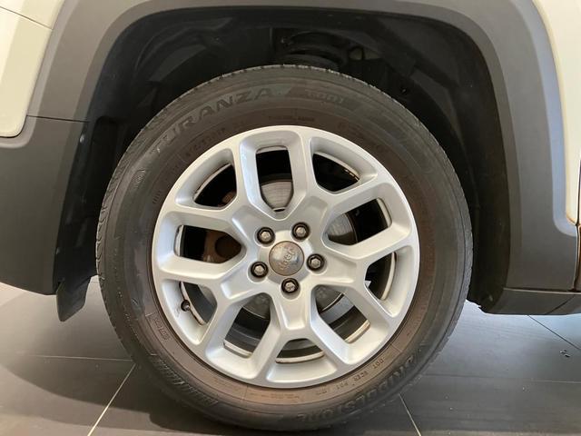 ジープ・レネゲード リミテッド　認定中古車　キセノンヘッドライト　フロントフォグ　リアフォグ　純正ナビ　バックカメラ　アダプティブクルーズコントロール　ブラインドスポットモニター　オートエアコン　オートヘッドライト（13枚目）