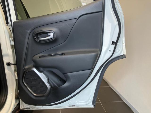 ジープ・レネゲード リミテッド　認定中古車　キセノンヘッドライト　フロントフォグ　リアフォグ　純正ナビ　バックカメラ　アダプティブクルーズコントロール　ブラインドスポットモニター　オートエアコン　オートヘッドライト（20枚目）