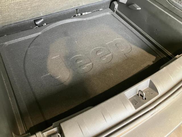 ジープ・レネゲード リミテッド　認定中古車　キセノンヘッドライト　フロントフォグ　リアフォグ　純正ナビ　バックカメラ　アダプティブクルーズコントロール　ブラインドスポットモニター　オートエアコン　オートヘッドライト（29枚目）