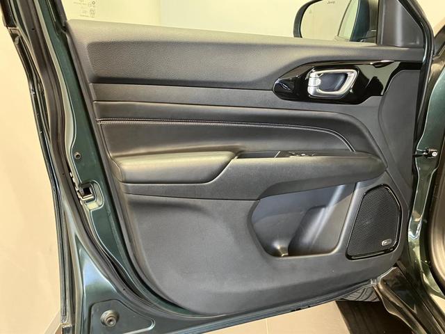 ジープ・コンパス ８０ｔｈアニバーサリーエディション　認定中古車後保証　４ＷＤ　ＬＥＤヘッドライト　フロントフォグ　リアフォグ　純正ナビ　バックカメラ　ＥＴＣ２．０　レザーシート　シートヒーター　パワーリフトゲート　アップルカープレイ　アンドロイドオート（23枚目）