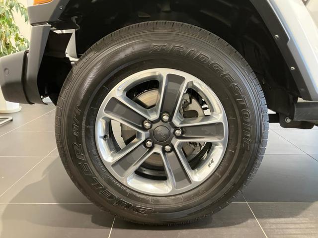 ジープ・ラングラーアンリミテッド サハラ（9枚目）