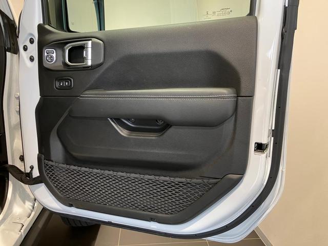 ジープ・ラングラーアンリミテッド サハラ（13枚目）