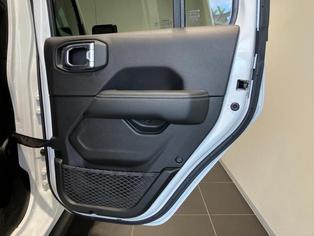 ジープ・ラングラーアンリミテッド サハラ（16枚目）