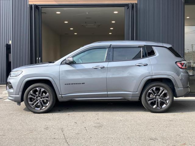 ジープ・コンパス ８０ｔｈアニバーサリーエディション　認定中古車保証　４ＷＤ　ＬＥＤヘッドライト　フロントフォグ　リアフォグ　純正ナビ　ＥＴＣ２．０　バックカメラ　レザーシート　シートヒーター　パワーシート　オートエアコン　オートヘッドライト（9枚目）
