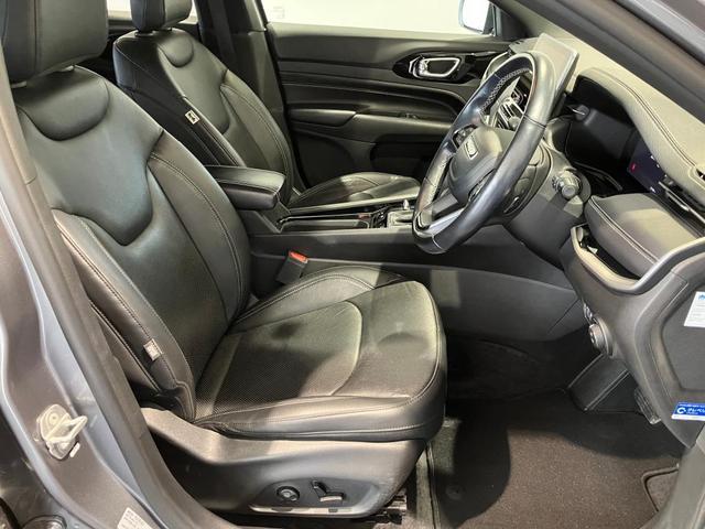 ジープ・コンパス ８０ｔｈアニバーサリーエディション　認定中古車保証　４ＷＤ　ＬＥＤヘッドライト　フロントフォグ　リアフォグ　純正ナビ　ＥＴＣ２．０　バックカメラ　レザーシート　シートヒーター　パワーシート　オートエアコン　オートヘッドライト（16枚目）