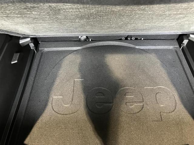 ジープ・レネゲード 80thアニバーサリーエディション 認定中古車保証 LEDヘッドライト フロントフォグ リアフォグ 純正ナビ ETC2.0 バックカメラ レザーシート シートヒーター ステアリングヒーター オートヘッドライト 純正18インチアルミ(29枚目)