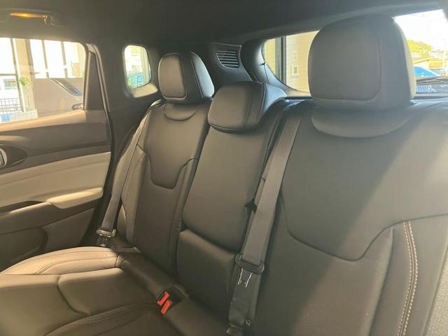 ジープ・コンパス リミテッド　認定中古車保証　４ＷＤ　ＬＥＤヘッドライト　フロントフォグ　純正ナビ　ＥＴＣ２．０　バックカメラ　レザーシート　シートヒーター　パワーシート　オートエアコン　　アップルカープレイ（25枚目）