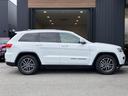 ジープ・グランドチェロキー リミテッド　認定中古車保証　４ＷＤ　レザーシート　シートヒーター　ハンドルヒーター　純正ナビ　ＥＴＣ２．０　バックカメラ　パワーリフトゲート　アダプティブクルーズコントロール　レーンキープアシスト（7枚目）