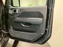 アメリカは安全基準が厳しい国の為、ボディに厚みを持たせ搭乗者を守ってくれる作りになっています。ドアの開閉をした際に「バンッ」という音は守られていることを実感させてくれます。