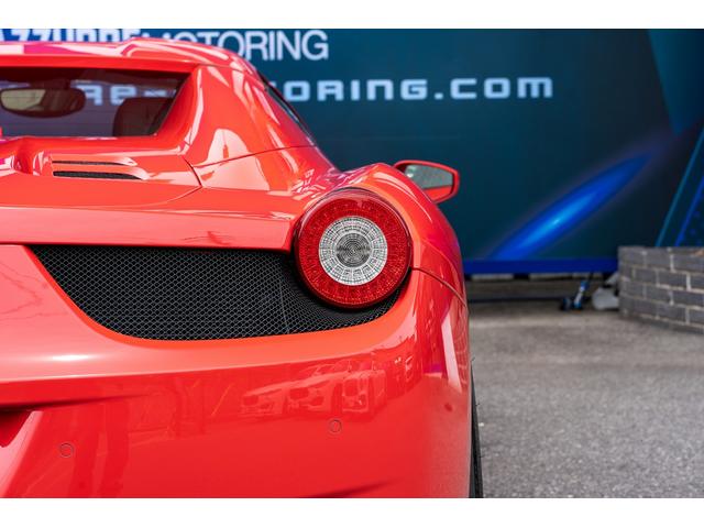 ４５８スパイダー ベースグレード　正規ディーラー車　カーボンＬＥＤステアリング　電動シート　レザーシート　ブレンボカーボンブレーキ　レッドレヴカウンター　バックカメラ　カロッツェリアナビ　ヘッドレスト跳ね馬エンボス　ＢＣフォージドＡＷ（11枚目）