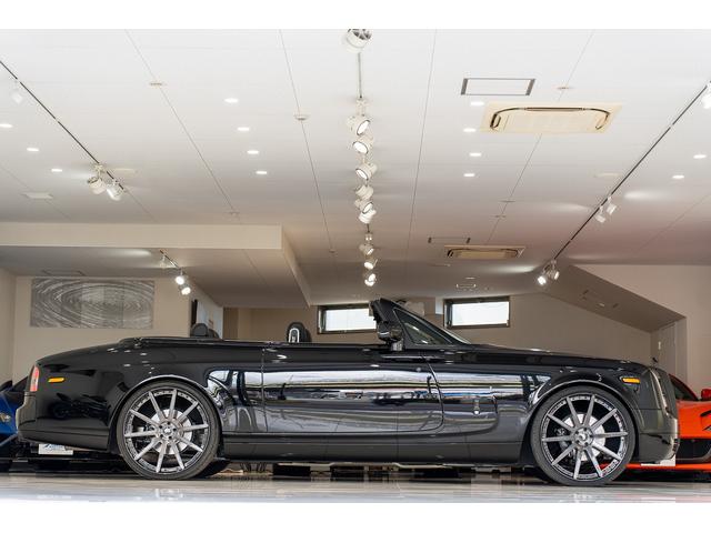 ファントム・ドロップヘッドクーペ(ロールスロイス)の中古車を ファントム・ドロップヘッドクーペ(ロールスロイス)の中古車を