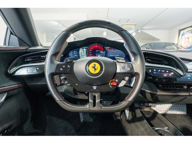 ＳＦ９０ストラダーレ ベースグレード　正規ディーラー車　カーボンＬＥＤステアリング　カーボンファイバーレーシングシート　マットグレーホイール　バックカメラ　ネロ・デイトナ　レッドキャリパー　マットブラックマフラーチップ（15枚目）