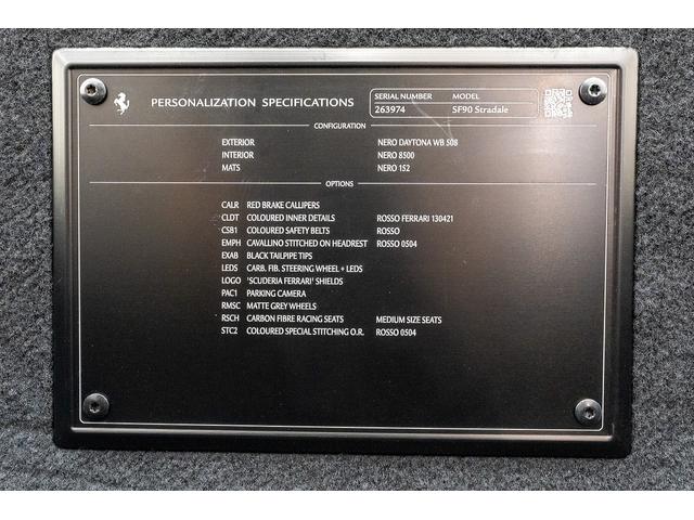 ＳＦ９０ストラダーレ ベースグレード　正規ディーラー車　カーボンＬＥＤステアリング　カーボンファイバーレーシングシート　マットグレーホイール　バックカメラ　ネロ・デイトナ　レッドキャリパー　マットブラックマフラーチップ（20枚目）