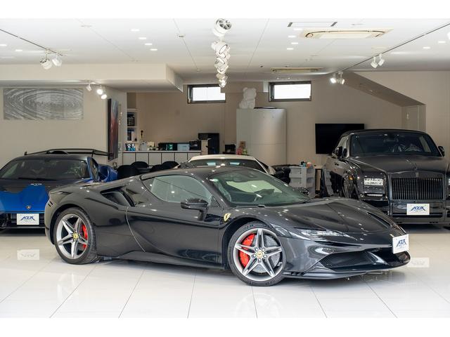 ＳＦ９０ストラダーレ ベースグレード　正規ディーラー車　カーボンＬＥＤステアリング　カーボンファイバーレーシングシート　マットグレーホイール　バックカメラ　ネロ・デイトナ　レッドキャリパー　マットブラックマフラーチップ（21枚目）