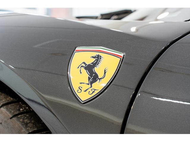ＳＦ９０ストラダーレ ベースグレード　正規ディーラー車　カーボンＬＥＤステアリング　カーボンファイバーレーシングシート　マットグレーホイール　バックカメラ　ネロ・デイトナ　レッドキャリパー　マットブラックマフラーチップ（27枚目）
