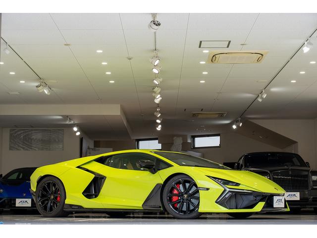 レヴエルト ベースグレード　シャイニーカーボンパッケージ　正規ディーラー車　ボディカラー　Ｖｅｒｄｅ　Ｓｃａｎｄａｌ　リアディフューザー・ストライプ　エアロドアフィン（シャイニーカーボン）　インテリアカーボンディテールパッケージ（4枚目）