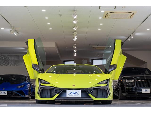 レヴエルト ベースグレード　シャイニーカーボンパッケージ　正規ディーラー車　ボディカラー　Ｖｅｒｄｅ　Ｓｃａｎｄａｌ　リアディフューザー・ストライプ　エアロドアフィン（シャイニーカーボン）　インテリアカーボンディテールパッケージ（6枚目）